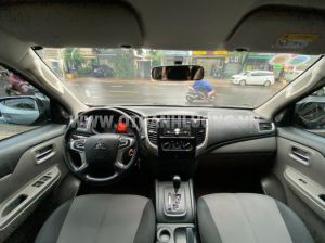 Xe Mitsubishi Triton 4x2 AT 2019