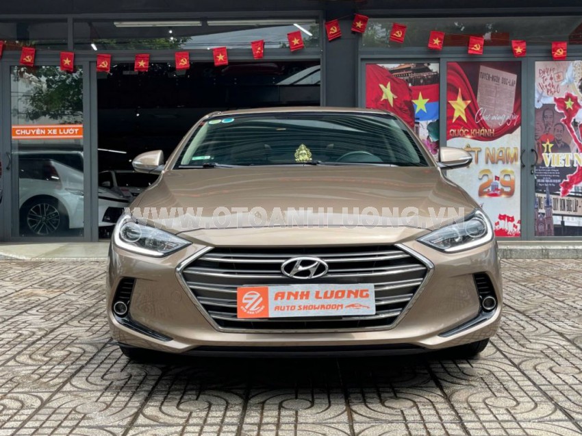 Hyundai Elantra 1.6 AT