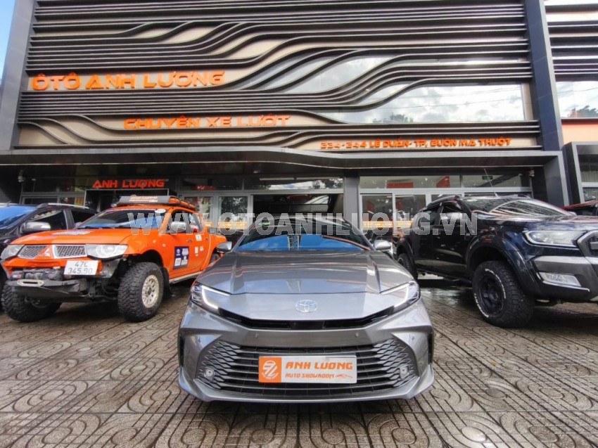 Toyota Camry 2.5 HEV Mid