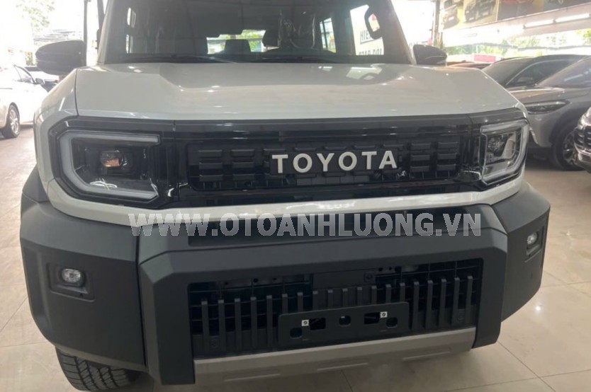 Toyota Land Cruiser FJ 2.7L AT 4WD