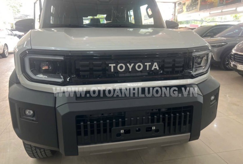 Toyota Land Cruiser FJ 2.7L AT 4WD