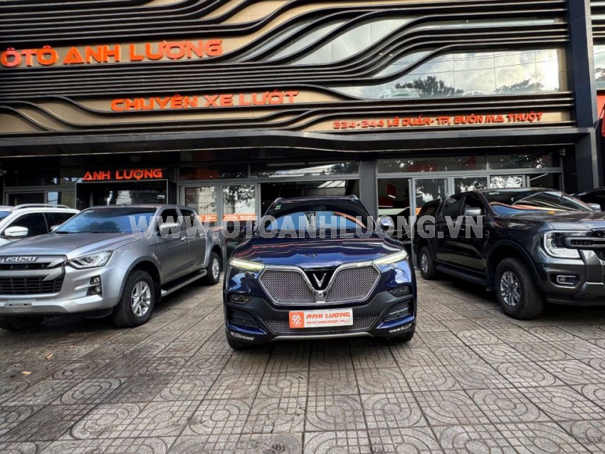 VinFast Lux SA 2.0 Premium 2.0 AT